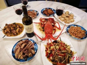 零时差跨洋年夜饭：“报菜名”里的浓浓中国情