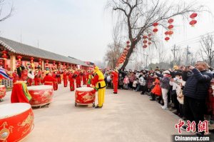 （新春走基层）西安民众春节“穿越” 体验“汉风”传统年味