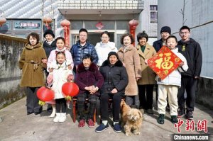 (新春走基层)定格乡愁 浙江宁波温暖全家福送进水库移民村