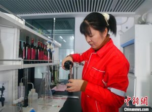 “85后”美女酿酒师，15年坚守只为酿造葡萄美酒