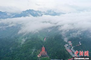 江西井冈山雨后出现云雾景观