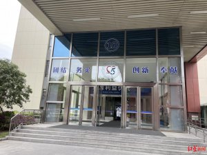 26岁女孩被跳楼者砸伤或瘫痪：刚来到上海上班，还没过试用期