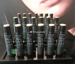 nars2017粉底棒怎么样_nars2017粉底棒色号试色