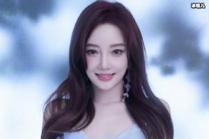 李小璐偷偷录制女儿弹钢琴的视频，被甜馨发现后表情亮了