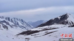 航拍祁连山脉东段最高峰——岗什卡雪峰