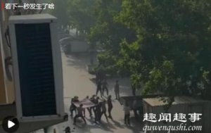 6月3日,山东一名女子跳楼轻生,多名群众在楼下拉起被子施救,不料下一秒